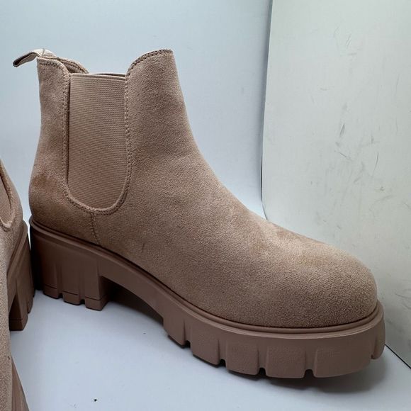 CUSHIONAIRE Women's slip on chelsea boot +Memory Foam 8 TAN - Picture 6 of 7